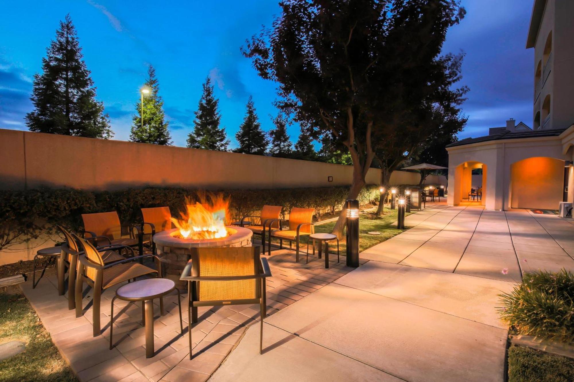 Courtyard By Marriott San Jose South/Morgan Hill Otel Dış mekan fotoğraf